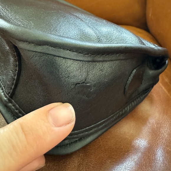 Vintage Black Turn Lock Leather Crossbody Dinky Bag Purse - Picture 11 of 15